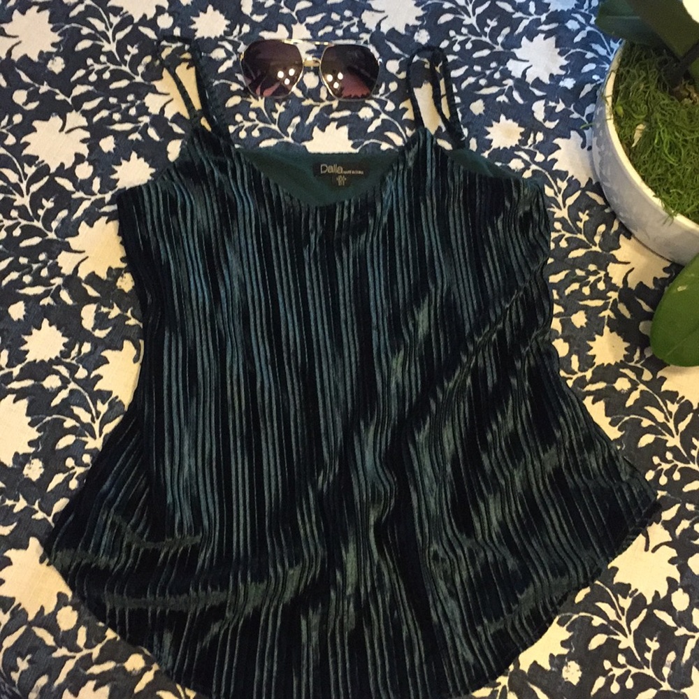 Dalia ✳️ Flowing velvet tank